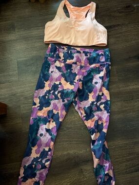 Reebok women’s plus size matching  Sports Bra and Pocket Leggings. Super soft!